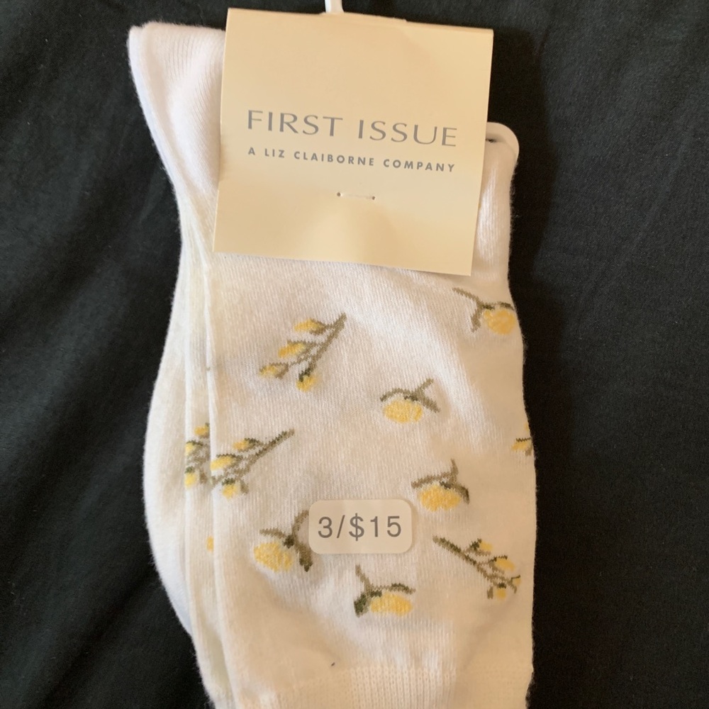 First Issue Liz Claiborne women’s floral socks NWT